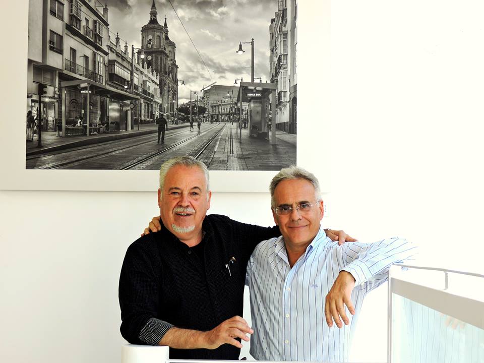 Pedro Leal (Izda.) y Juan Antonio Lobato (Dcha.); fotógrafo y galerista.