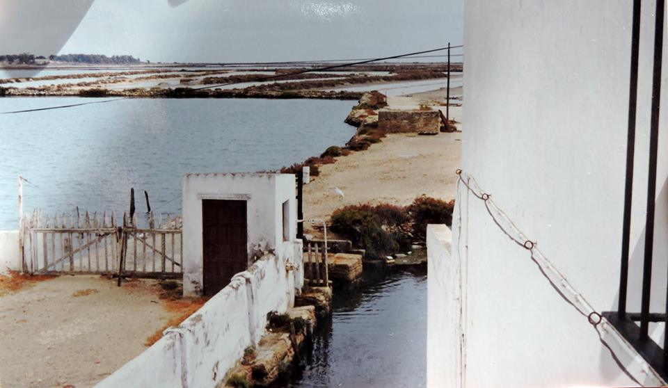 La entrada al estero, cuando aún permanecía en pie.